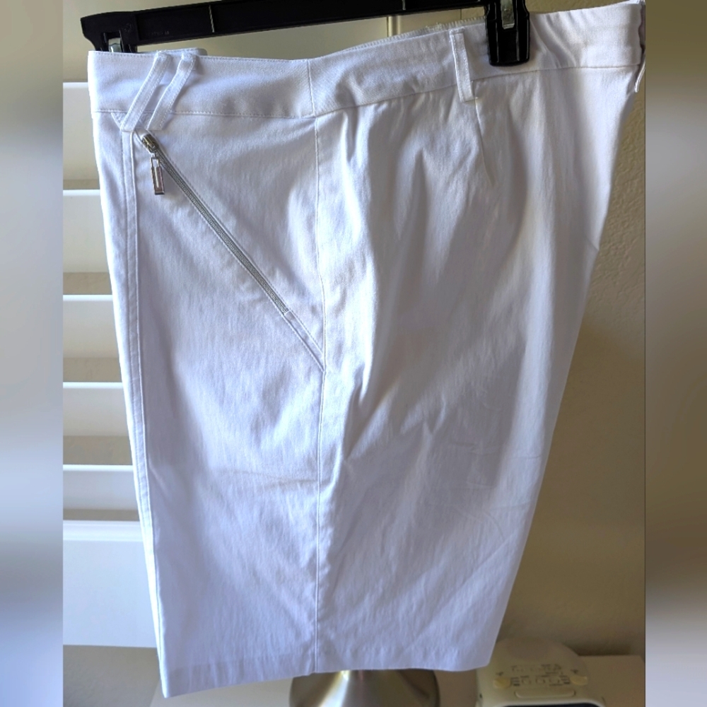 NWOT JAMIE SADOCK WOMEN'S BEAUTIFUL GOLF SHORTS